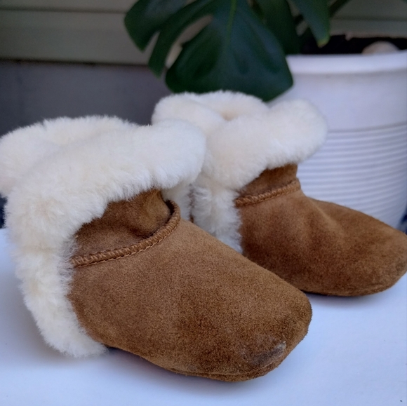 Baby Ugg Booties - Picture 8 of 9